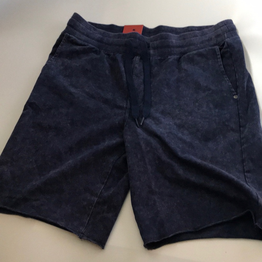 Men’s shorts size M